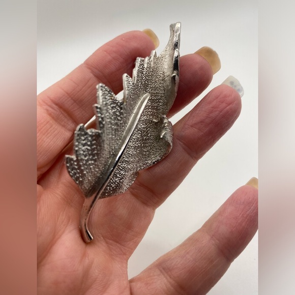 Coro Textured Silver Tone Curled Leaf Brooch Signed  Vintage - Picture 5 of 6